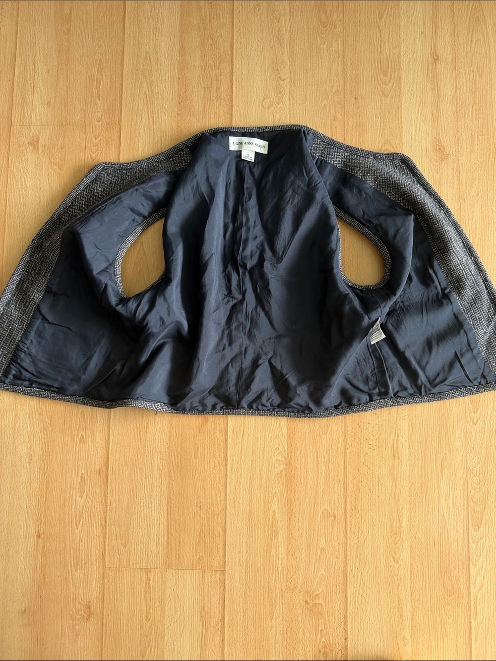 Vintage Gray Herringbone Wool Vest with decorative metal clasp closures - Picture 7 of 8